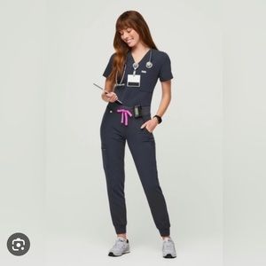 FIGS XS Petite Night Sky Zamora Scrub Jogger and Caterina 1 Pocket Scrub Top